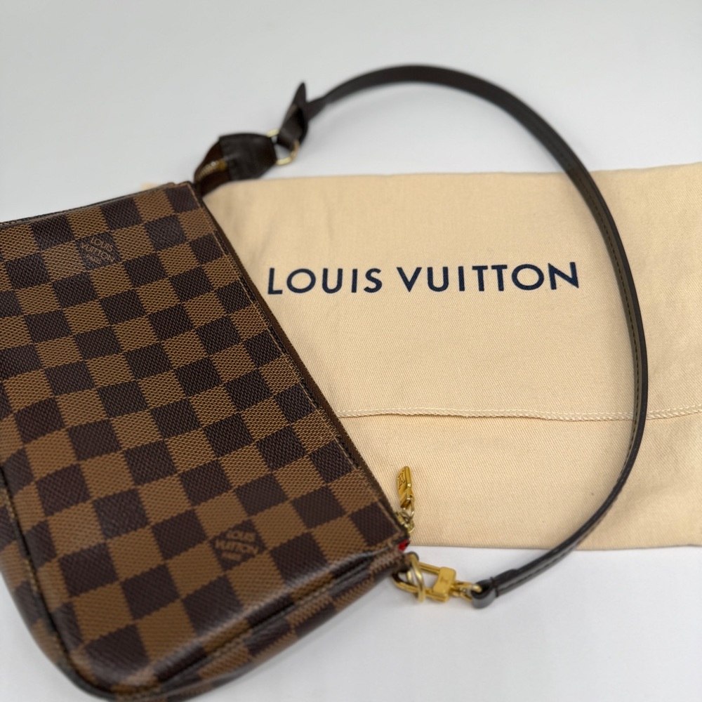 Auth Louis Vuitton Damier Pouchette Accessories Brown Checker small shoulder bag
